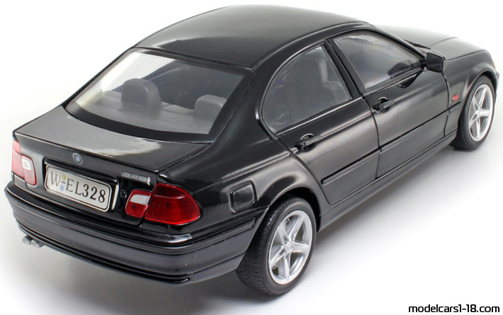 1998 - BMW 328i (E46) Welly 1/18 (Черен) Задна дясна страна
