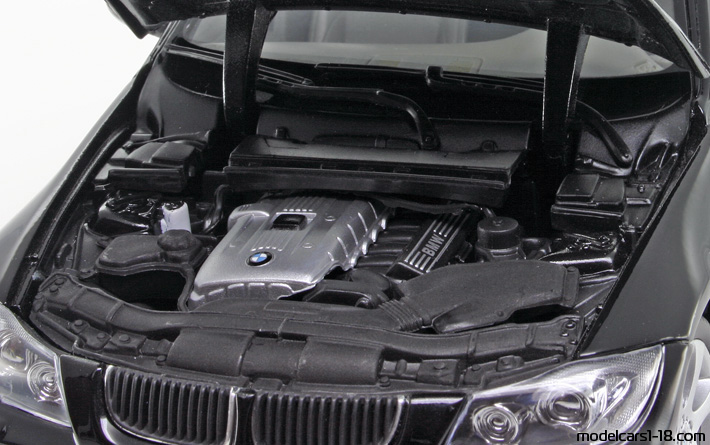2006 - BMW 330i (E90) Welly 1/18 (Черен) Двигател