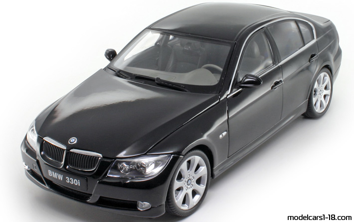 2006 - BMW 330i (E90) Welly 1/18 (Черен) Предна лява страна