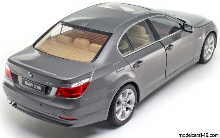 2003 - BMW 530i (E60) Jadi 1/18 (Сив) Задна дясна страна