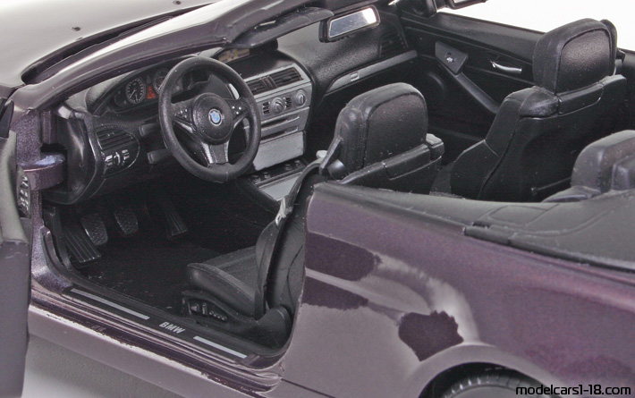 2005 - BMW 645 Ci (E64) Welly 1/18 (Лилав) Интериор арматурно табло