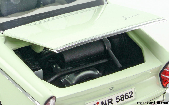 1962 - BMW 700 LS Saloon Signature Models 1/18 (Бял) Двигател