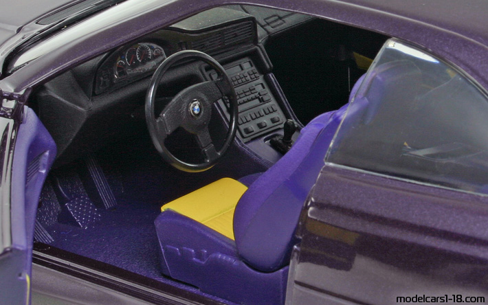 1990 - BMW 850 CSi (E31) Revell 1/18 (Лилав) Интериор арматурно табло