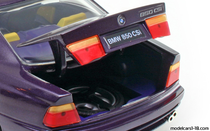 1990 - BMW 850 CSi (E31) Revell 1/18 (Лилав) Багажник / Отварящи се фарове