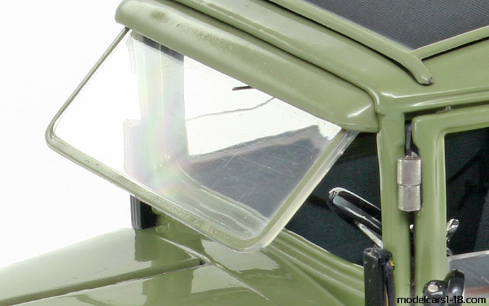 1929 - BMW Dixi 3/15 Ricko 1/18 (Кафяв / Зелен) Багажник / Отварящи се фарове