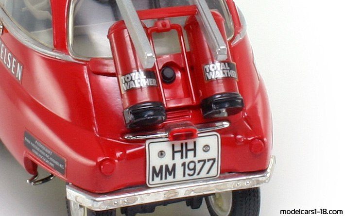 1955 - BMW Isetta 250 Fire Dept Revell 1/18 (Червен) Багажник / Отварящи се фарове