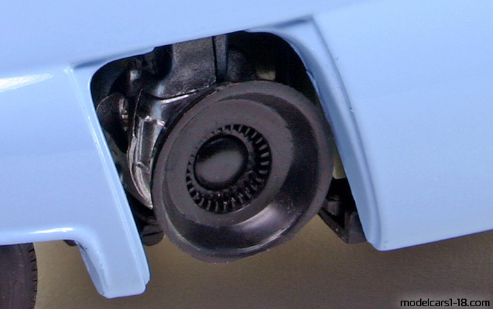 1955 - BMW Isetta 250 Revell 1/18 (Син) Двигател