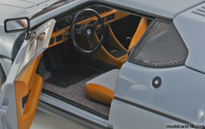 1980 - BMW M1 (E26) Norev 1/18 (Сив) Интериор арматурно табло