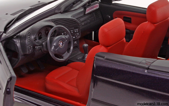 1992 - BMW M3 (E36) UT 1/18 (Лилав) Интериор арматурно табло
