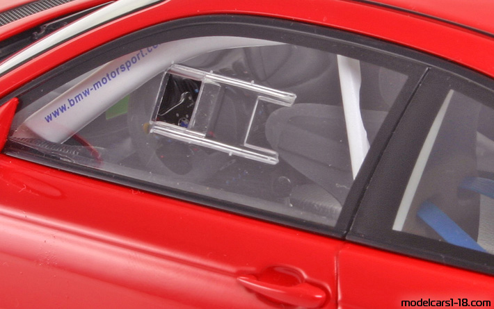 2005 - BMW M3 GTR (E46) AutoArt 1/18 (Червен) Интериор арматурно табло