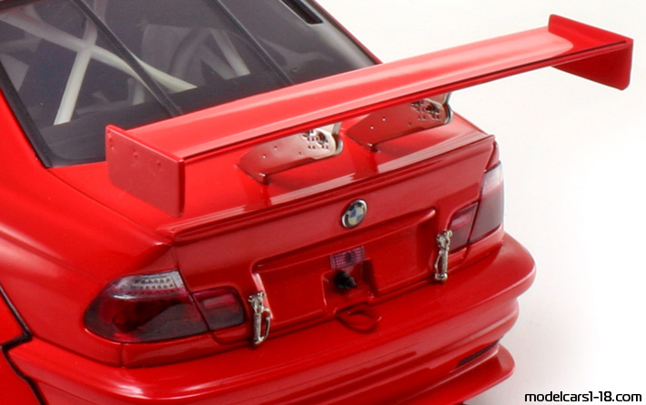 2005 - BMW M3 GTR (E46) AutoArt 1/18 (Червен) Багажник / Отварящи се фарове