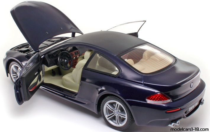 2004 - BMW M6 (E63) Revell 1/18 (Син / Черен) Отваряеми части