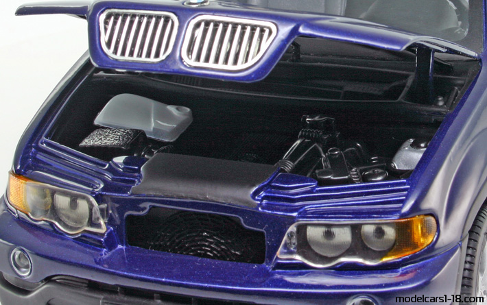 1999 - BMW X5 (E53) Anson 1/18 (Син) Двигател