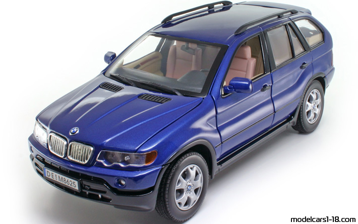 1999 - BMW X5 (E53) Motor Max 1/18 (Син) Предна лява страна