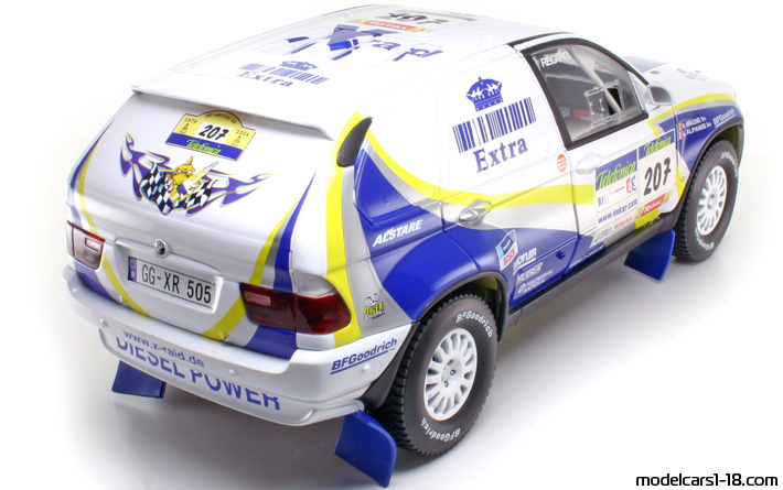 2004 - BMW X5 X-Raid (E53) Solido 1/18 (Бял / Син) Задна дясна страна