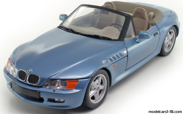 1996 - BMW Z3 (E36/7) UT 1/18 (Син) Предна лява страна