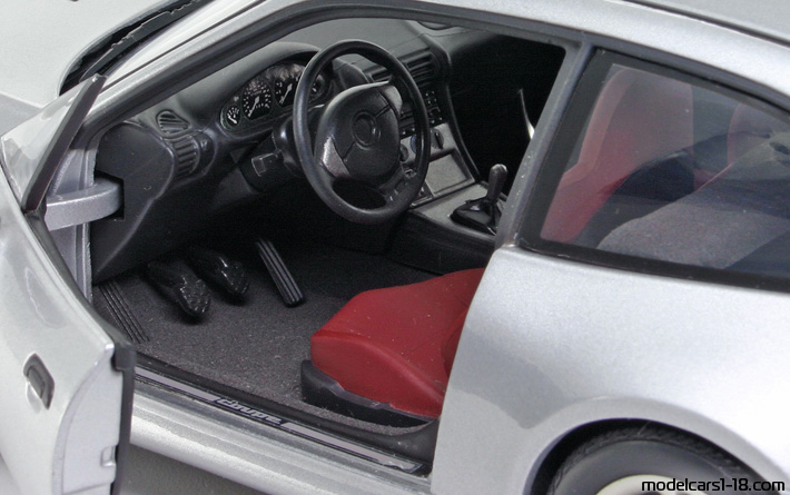 1996 - BMW Z3 (E36/8) UT 1/18 (Светло сребрист) Интериор арматурно табло