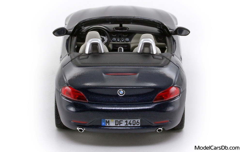 2009 - BMW Z4 (E89) Minichamps 1/43 (Сив) Задница