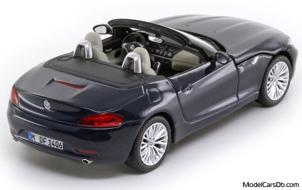 2009 - BMW Z4 (E89) Minichamps 1/43 (Сив) Задна дясна страна