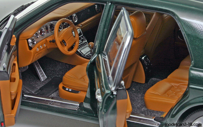 2002 - Bentley Arnage T Minichamps 1/18 (Зелен) Интериор арматурно табло