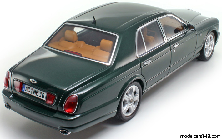 2002 - Bentley Arnage T Minichamps 1/18 (Зелен) Задна дясна страна