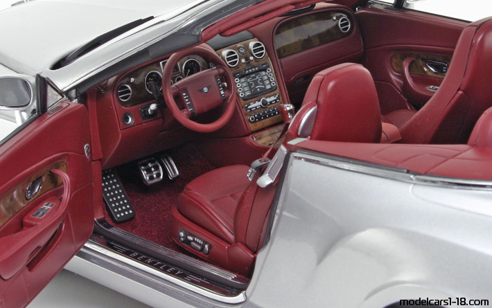 2006 - Bentley Continental GTC Minichamps 1/18 (Светло сребрист) Интериор арматурно табло