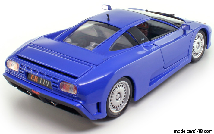 1991 - Bugatti EB 110 Maisto 1/18 (Син) Задна дясна страна