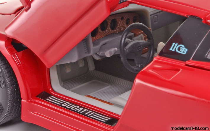 1992 - Bugatti EB 110 Anson 1/18 (Червен) Интериор арматурно табло