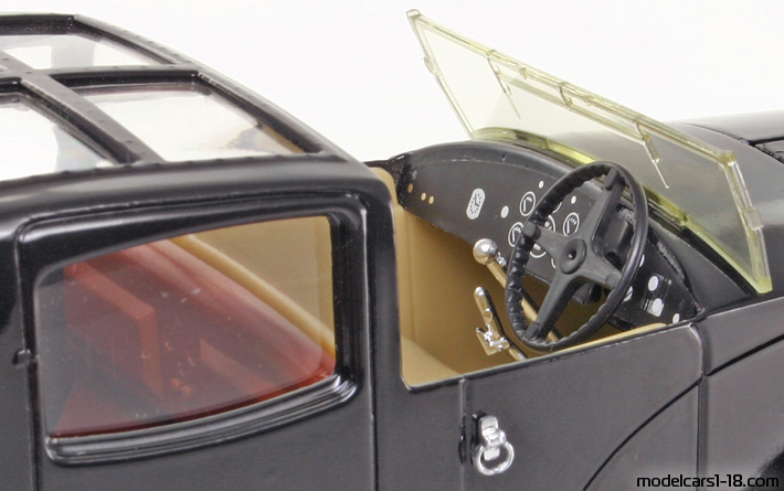 1930 - Bugatti Type 41 Royale Coupe de Ville Solido 1/21 (Черен) Интериор арматурно табло