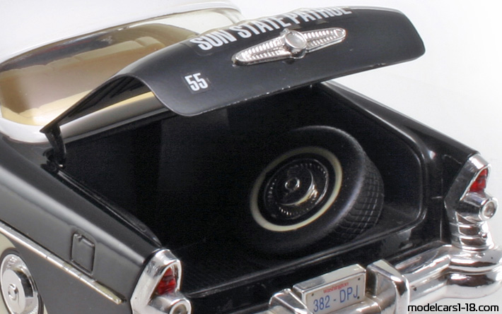 1955 - Buick Century Highway Patrol Mira 1/18 (Черен / Бял) Багажник / Отварящи се фарове