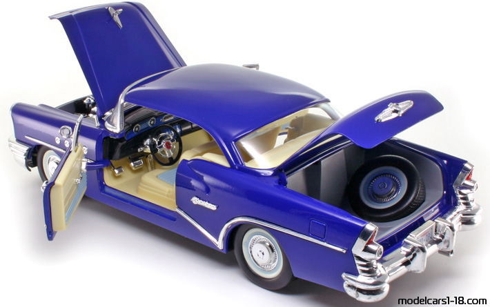 1955 - Buick Century Mira 1/18 (Син) Отваряеми части