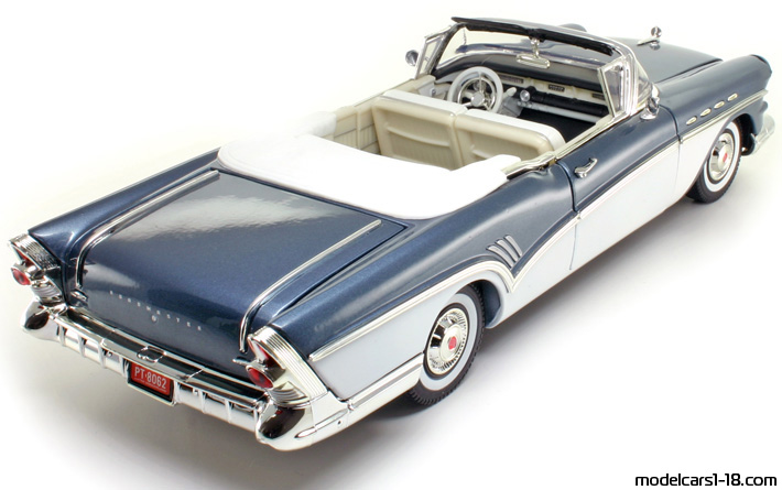 1957 - Buick Roadmaster Motor Max 1/18 (Син / Бял) Задна дясна страна