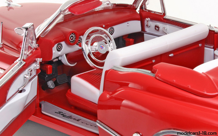1953 - Buick Skylark Motor Max 1/18 (Червен) Интериор арматурно табло