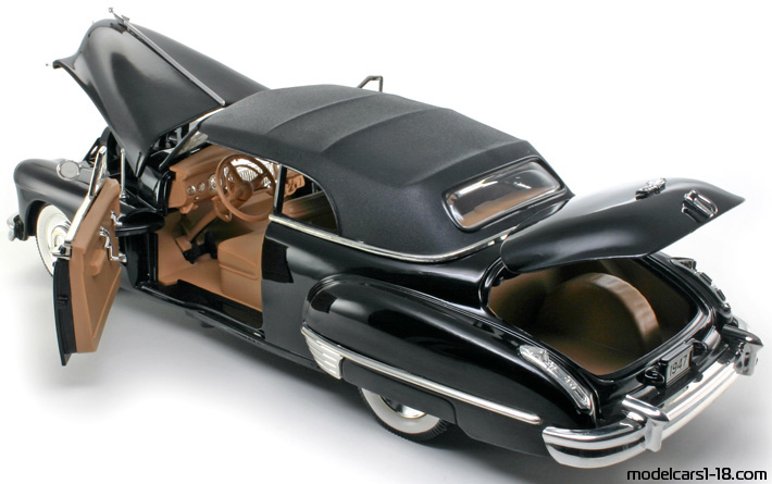 1947 - Cadillac 62 Anson 1/18 (Черен) Отваряеми части