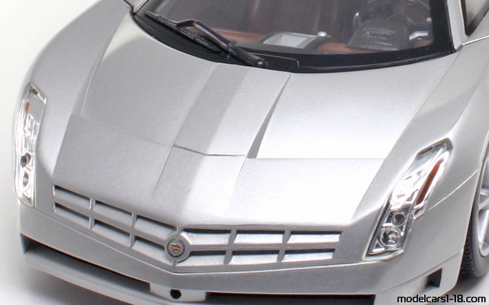 2002 - Cadillac Cien Concept Hot Wheels 1/18 (Сребрист) Багажник / Отварящи се фарове