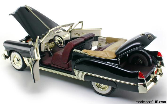 1949 - Cadillac Coupe de Ville (62) Road Legends 1/18 (Черен) Отваряеми части