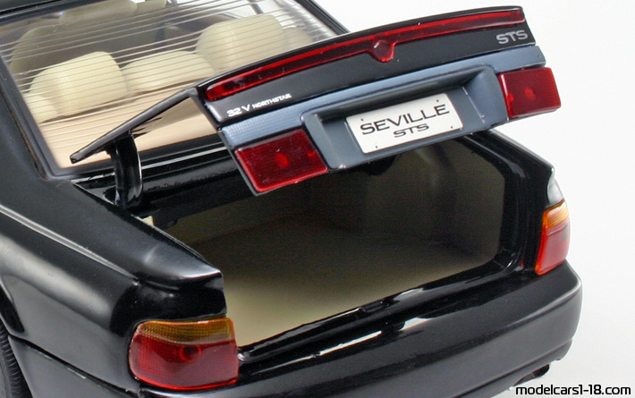 1998 - Cadillac Seville STS Anson 1/18 (Черен) Багажник / Отварящи се фарове