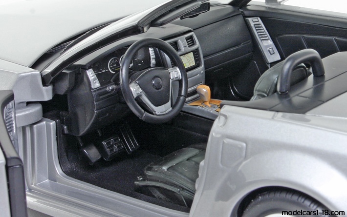 2003 - Cadillac XLR Hot Wheels 1/18 (Сребрист) Интериор арматурно табло