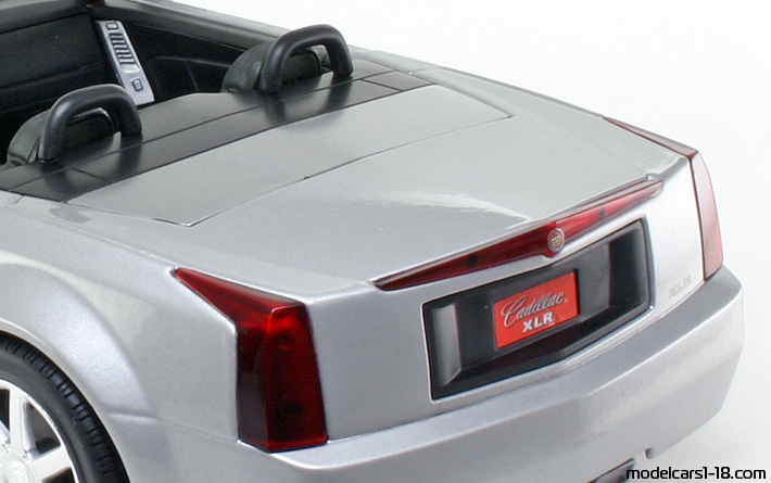 2003 - Cadillac XLR Hot Wheels 1/18 (Сребрист) Багажник / Отварящи се фарове