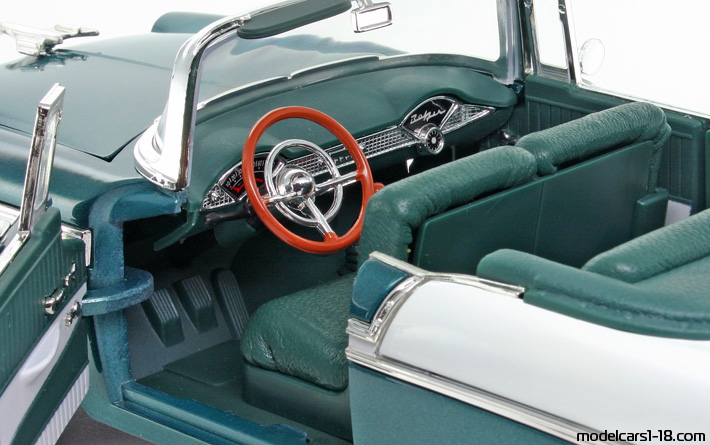 1956 - Chevrolet Bel Air Road Signature 1/18 (Зелен / Бял) Интериор арматурно табло