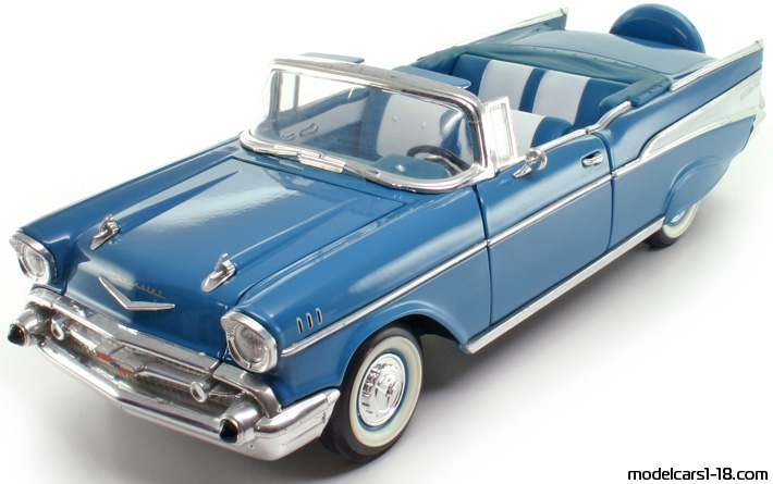 1957 - Chevrolet Bel Air Road Legends 1/18 (Син) Предна лява страна