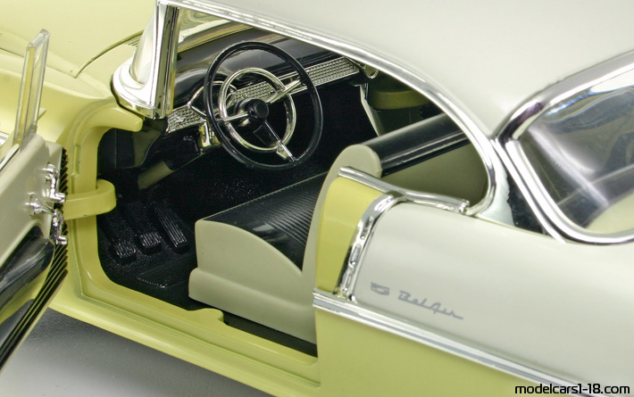 1955 - Chevrolet Bel Air ERTL 1/18 (Жълт / Бял) Интериор арматурно табло