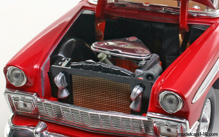 1956 - Chevrolet Bel Air Road Signature 1/18 (Червен / Бял) Двигател