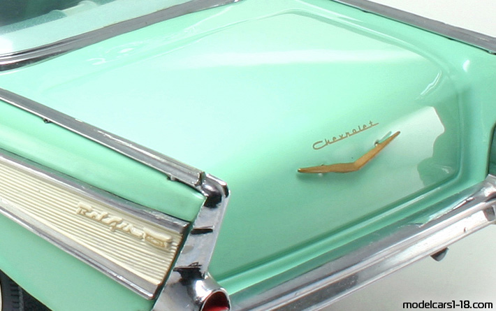 1957 - Chevrolet Bel Air ERTL 1/18 (Зелен / Бял) Багажник / Отварящи се фарове