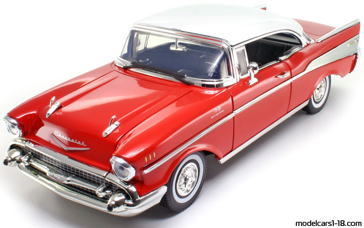 1957 - Chevrolet Bel Air Motor Max 1/18 (Red / Бял) Предна лява страна