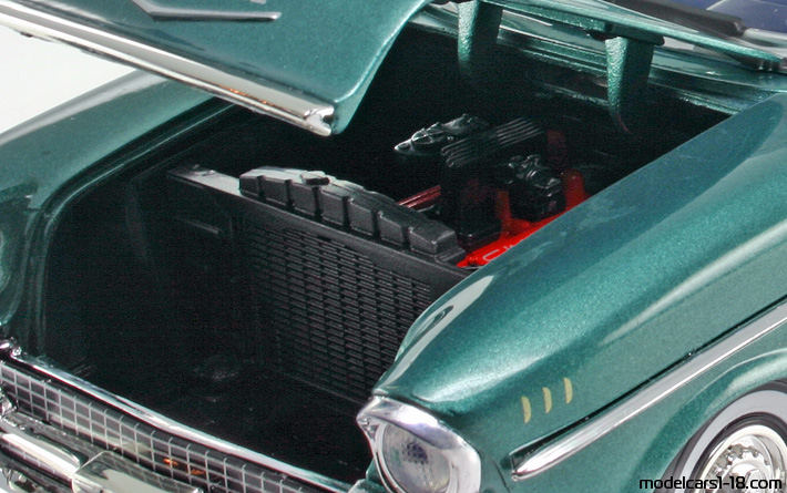 1957 - Chevrolet Bel Air Motor Max 1/18 (Зелен) Двигател