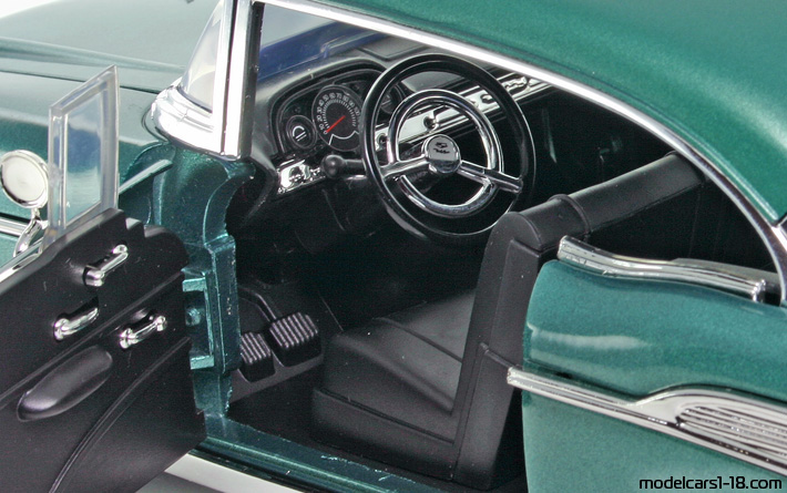 1957 - Chevrolet Bel Air Motor Max 1/18 (Зелен) Интериор арматурно табло