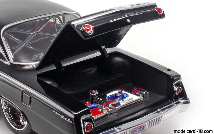 1962 - Chevrolet Bel Air Maisto 1/18 (Черен) Багажник / Отварящи се фарове