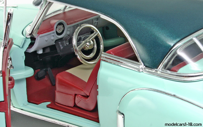 1950 - Chevrolet Bel Air Motor Max 1/18 (Бял / Зелен) Интериор арматурно табло