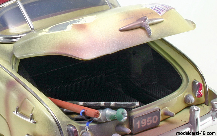 1950 - Chevrolet Bel Air Motor Max 1/18 (Жълт / Червен) Багажник / Отварящи се фарове